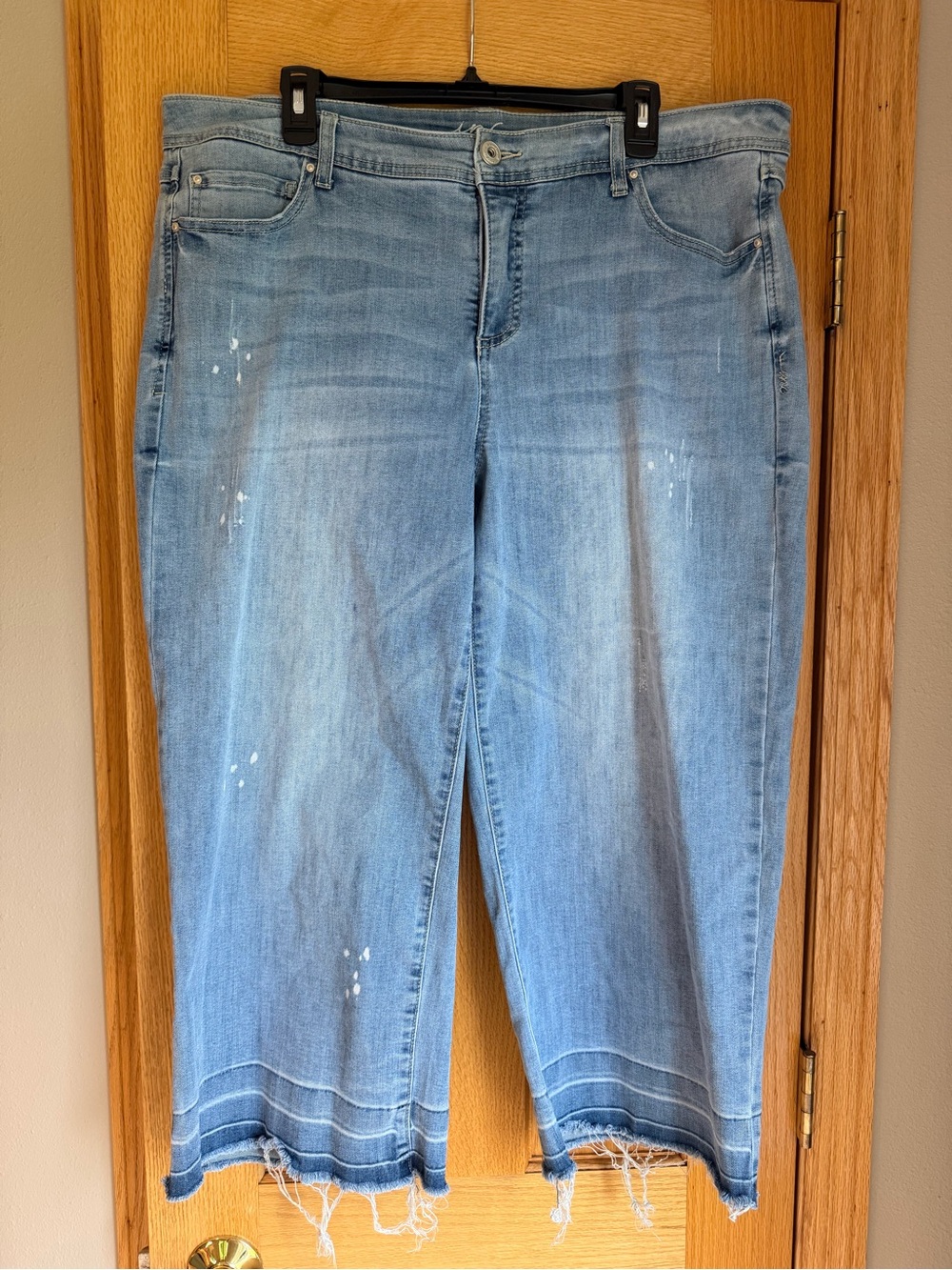 Tummy Control Crop Jeans Women’s 16W Light Wash Paint Splatter Raw Hem